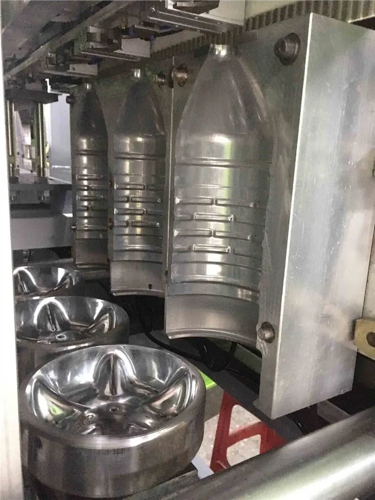 3 Cavity Full Automatic Bottle Blower For Large Oil Bottle